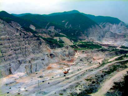 菱镁矿的分布、化学组成及其制品镁砂的生产